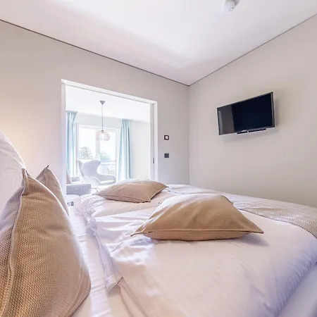 Boddenflair In Der Seefahrtschule * ヴストロ