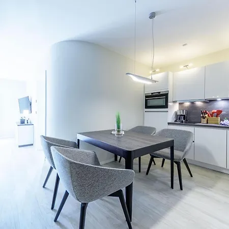 Boddenflair In Der Seefahrtschule ヴストロ