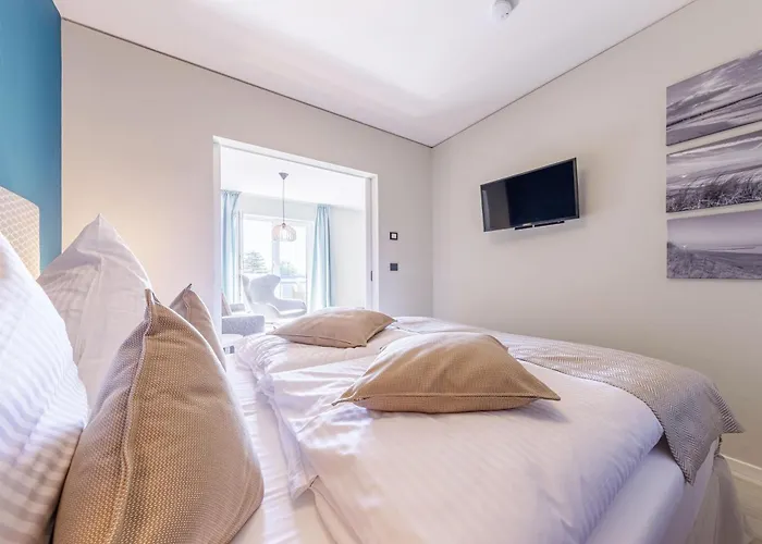 Boddenflair In Der Seefahrtschule * Wustrow (Fischland)